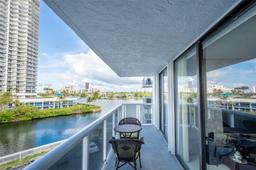 Picture of 20515 E Country Club Dr # 442, Aventura, FL 33180