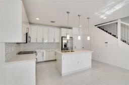 Picture of 2621 NE 212Th Ter # 206, Miami, FL 33180