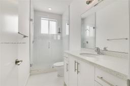 Picture of 2621 NE 212Th Ter # 206, Miami, FL 33180
