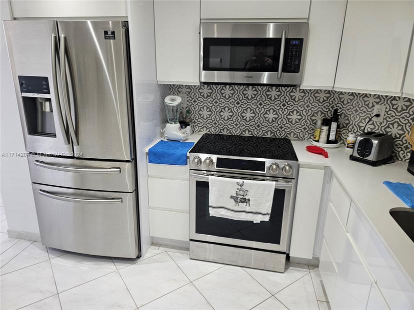Picture of 300 Bayview Dr # 905, Sunny Isles Beach FL 33160