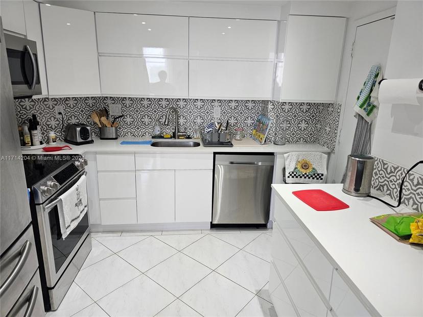 Picture of 300 Bayview Dr # 905, Sunny Isles Beach FL 33160