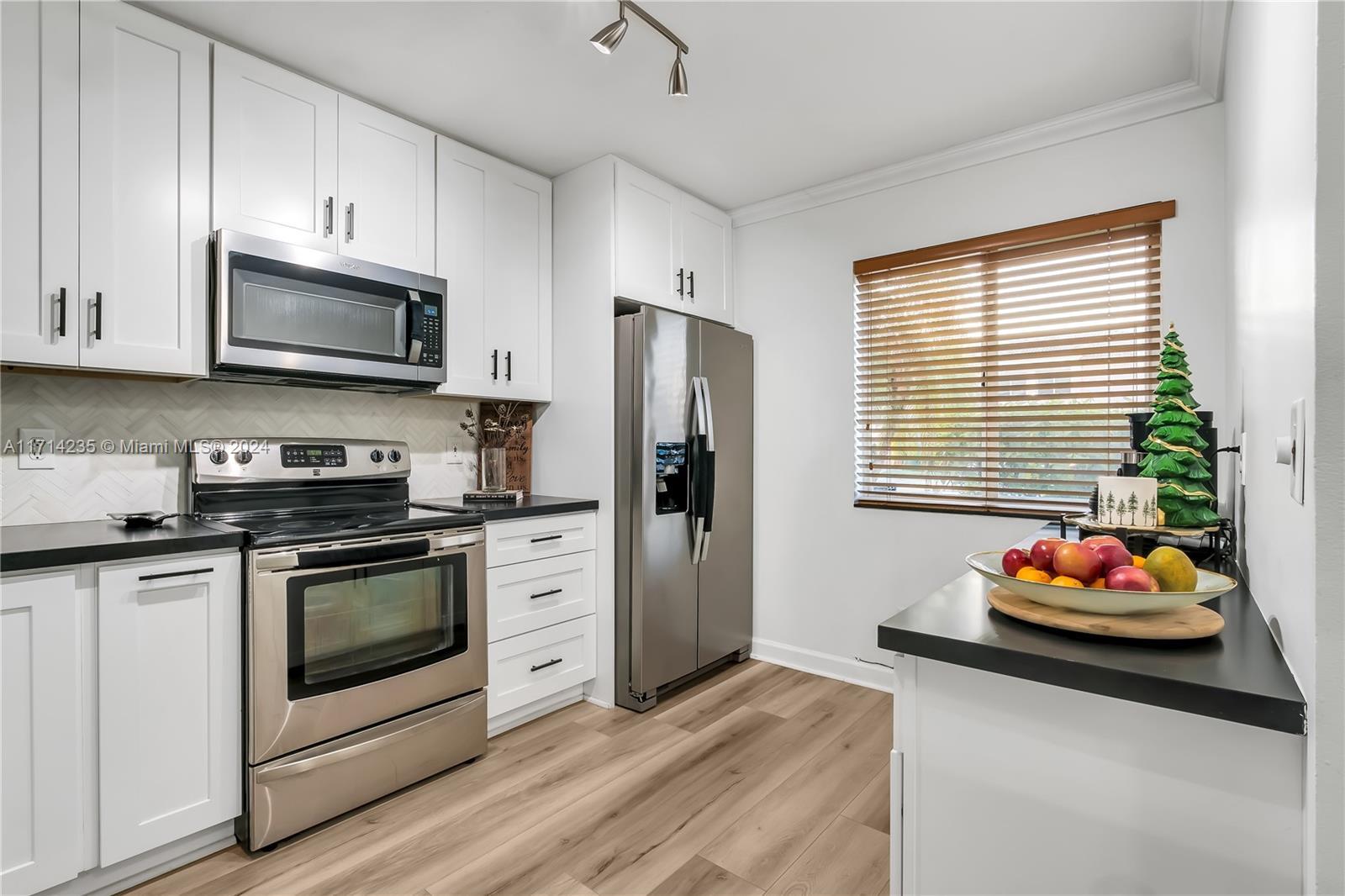 Picture of 667 NW 208Th Dr # 667, Pembroke Pines, FL 33029