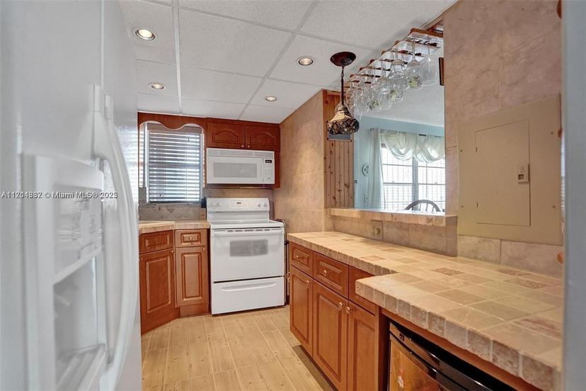 Picture of 7620 Carlyle Ave # 703, Miami Beach FL 33141