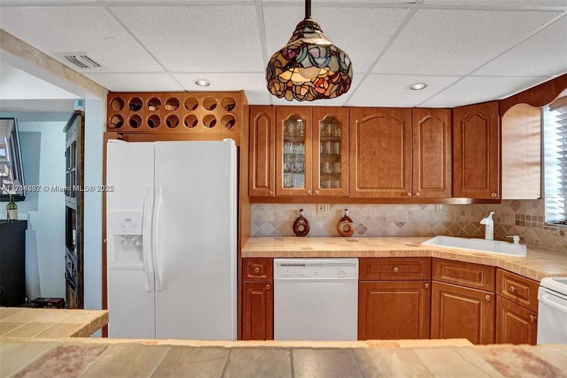 Picture of 7620 Carlyle Ave # 703, Miami Beach FL 33141