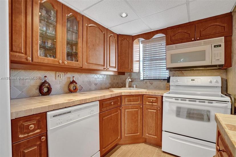 Picture of 7620 Carlyle Ave # 703, Miami Beach FL 33141