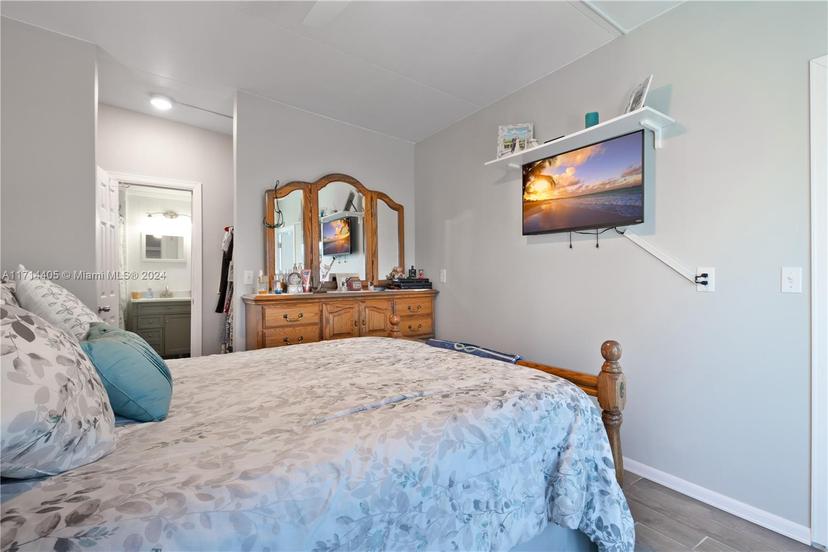 Picture of 1361 Overseas Hwy E11, Marathon FL 33050