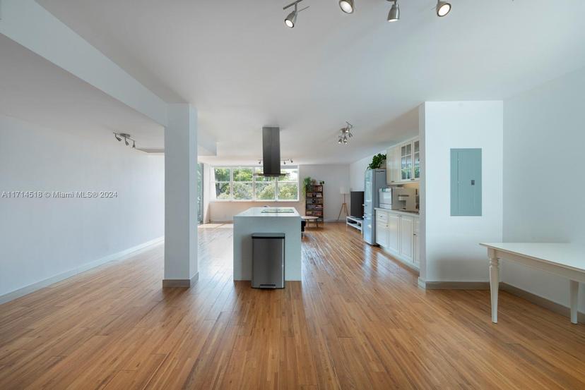 Picture of 20200 W Country Club Dr, Aventura FL 33180
