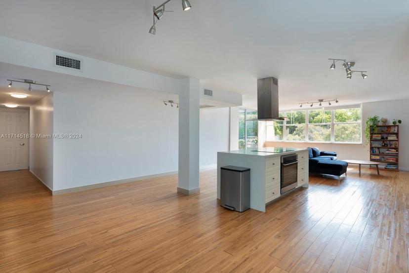Picture of 20200 W Country Club Dr, Aventura FL 33180