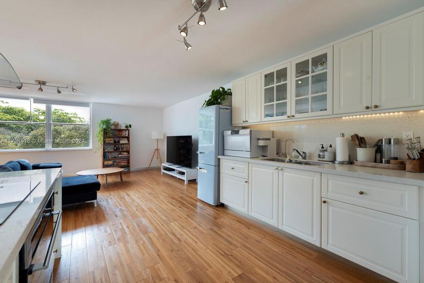 Picture of 20200 W Country Club Dr, Aventura FL 33180