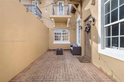 Picture of 1042 SW 146Th Ter, Pembroke Pines, FL 33027