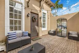 Picture of 1042 SW 146Th Ter, Pembroke Pines, FL 33027