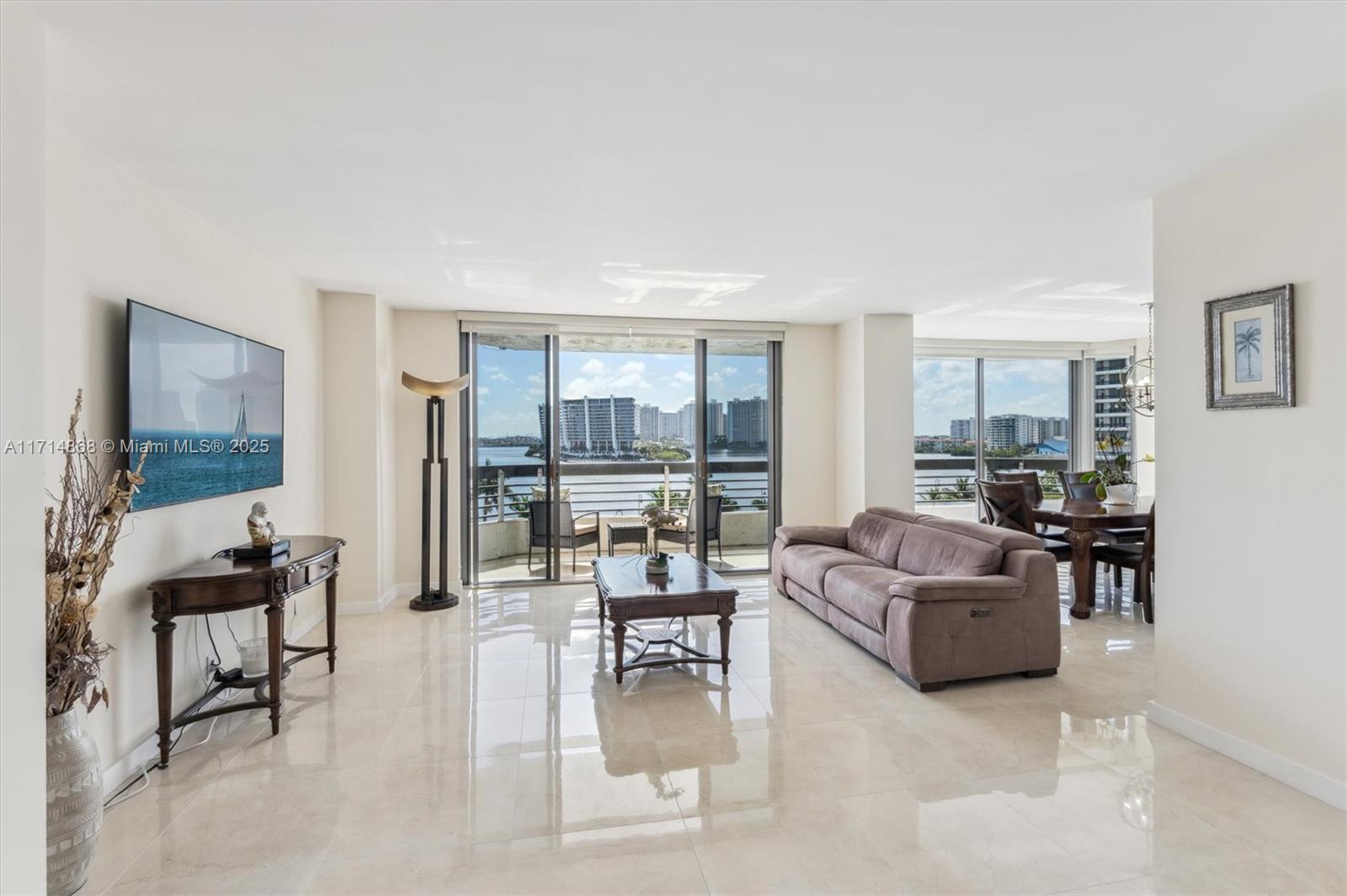Picture of 19101 NE Mystic Pointe # 805, Aventura, FL 33180