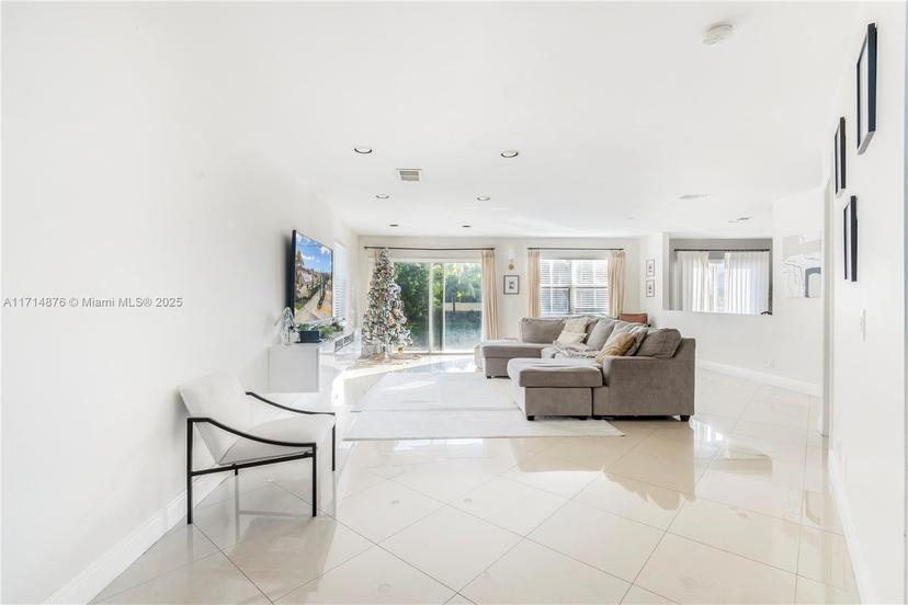 Picture of 7400 Viscaya Cir, Margate FL 33063