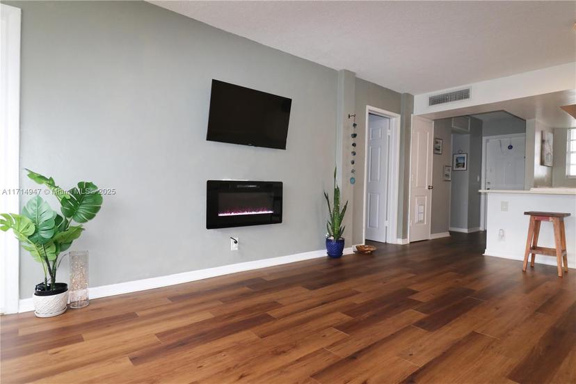 Picture of 1333 E Hallandale Beach Blvd # 421, Hallandale Beach, FL 33009