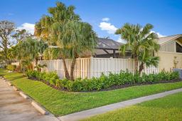 Picture of 5872 Golden Eagle Cir # 5872, Palm Beach Gardens, FL 33418