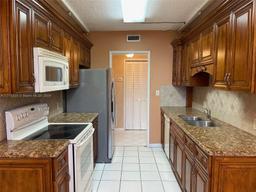 Picture of 4200 Hillcrest Dr # 419, Hollywood, FL 33021