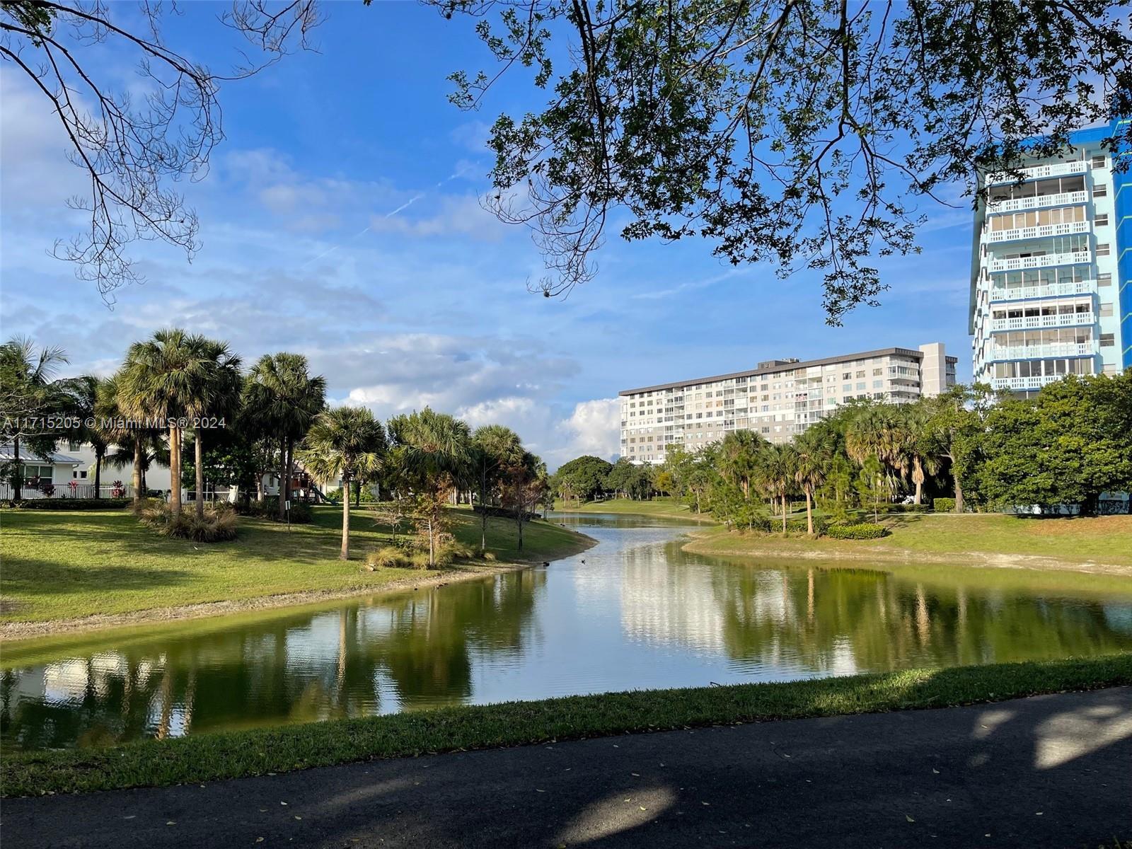 Picture of 4200 Hillcrest Dr # 419, Hollywood, FL 33021