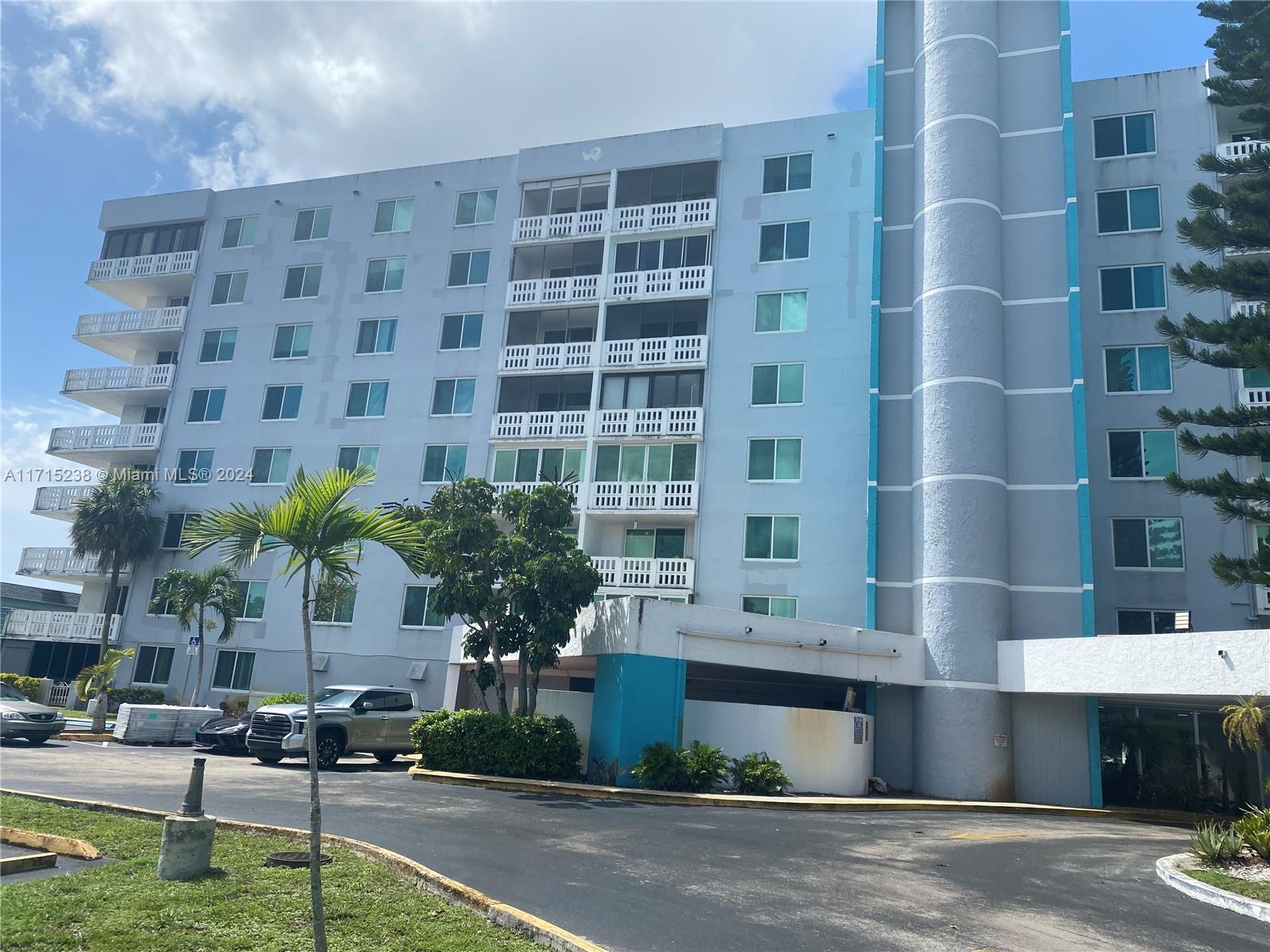 Picture of 919 Hillcrest Dr # 208, Hollywood, FL 33021