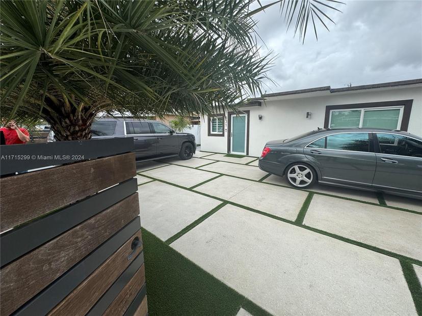 Picture of 831 E 10Th Pl, Hialeah FL 33010