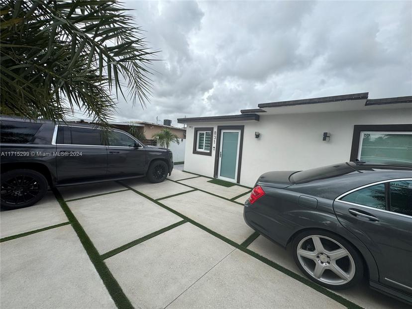 Picture of 831 E 10Th Pl, Hialeah FL 33010