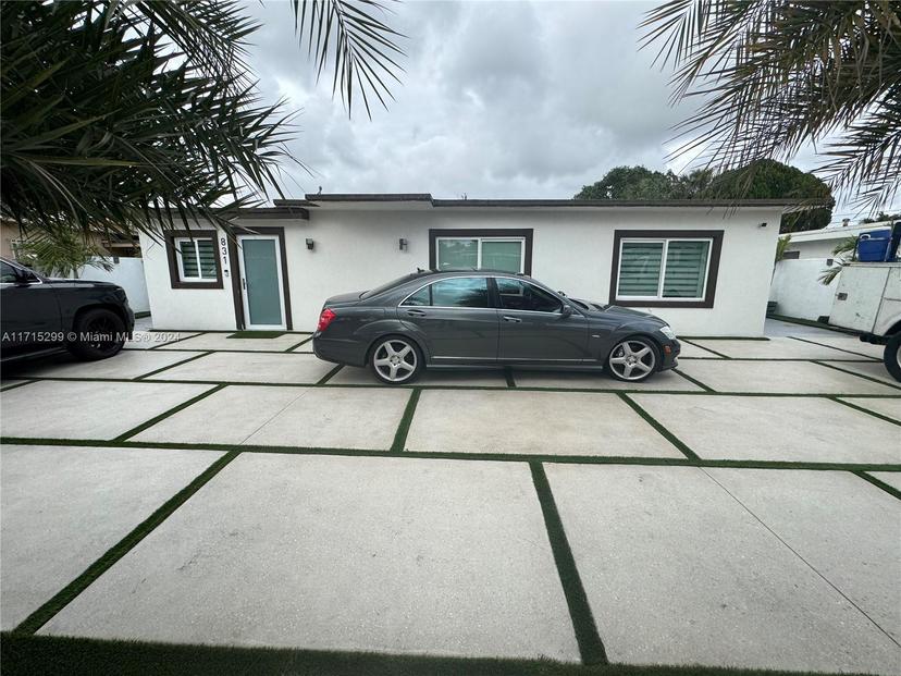 Picture of 831 E 10Th Pl, Hialeah FL 33010