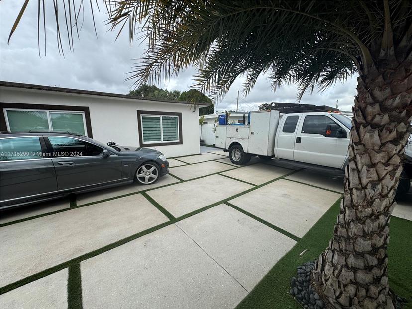 Picture of 831 E 10Th Pl, Hialeah FL 33010