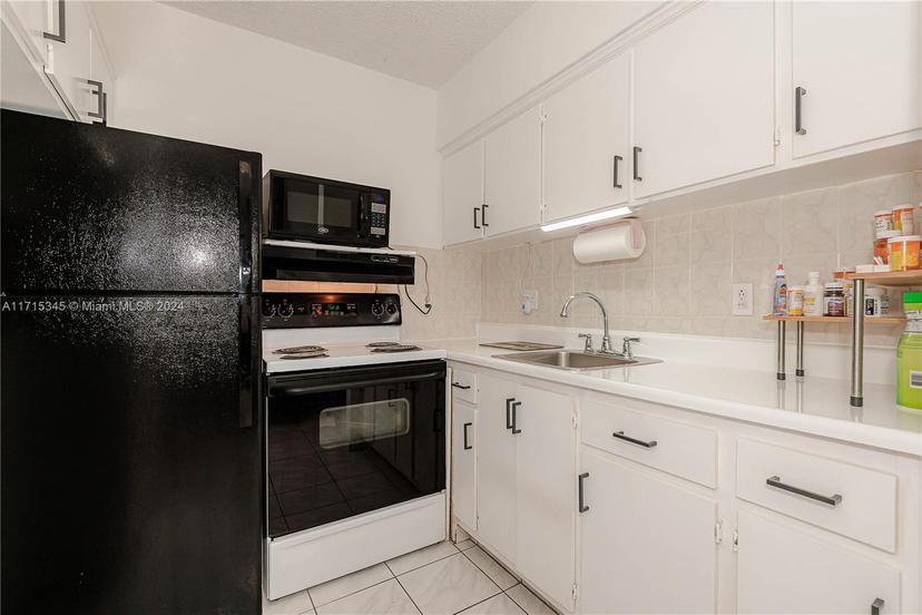 Picture of 815 SW 10Th Ter # 18V, Hallandale Beach FL 33009
