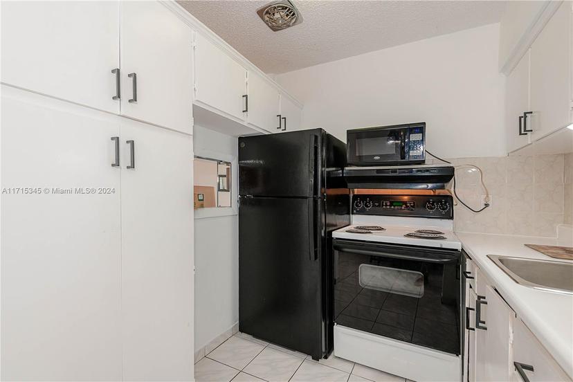 Picture of 815 SW 10Th Ter # 18V, Hallandale Beach FL 33009