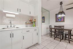 Picture of 815 SW 10Th Ter # 18V, Hallandale Beach, FL 33009