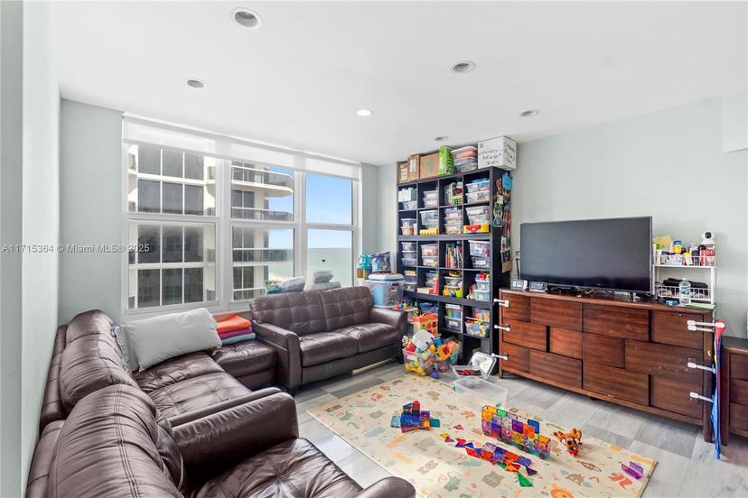 Picture of 4747 Collins Ave # 809, Miami Beach, FL 33140