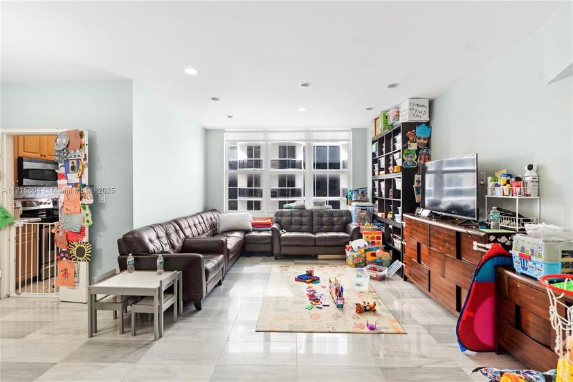 Picture of 4747 Collins Ave # 809, Miami Beach, FL 33140
