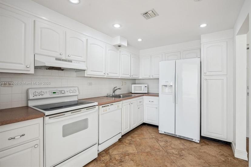 Picture of 20355 NE 34Th Ct # 1828, Aventura FL 33180