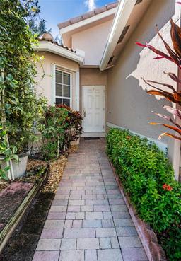 Picture of 844 SW 121St Ave, Pembroke Pines, FL 33025