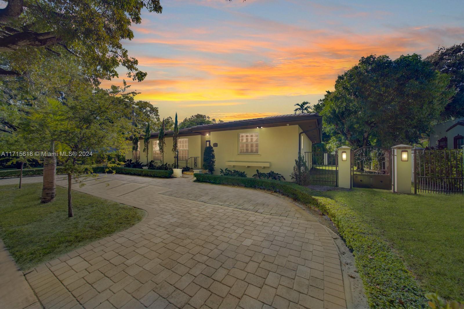 Picture of 800 Valencia Ave, Coral Gables, FL 33134