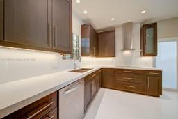 Picture of 800 Valencia Ave, Coral Gables, FL 33134