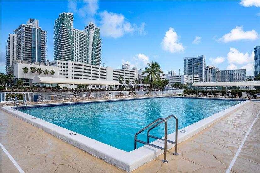 Picture of 600 Parkview Dr # 911, Hallandale Beach FL 33009