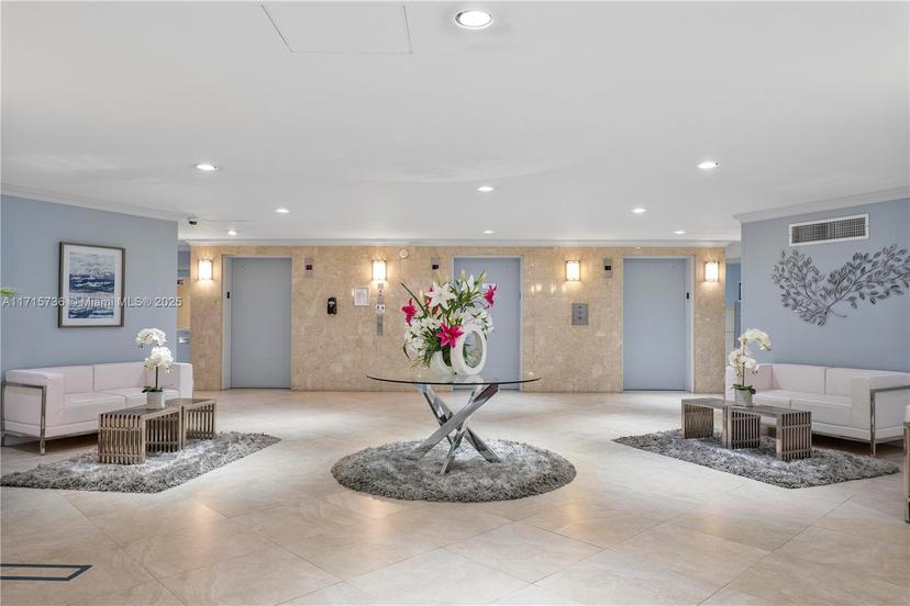Picture of 600 Parkview Dr # 911, Hallandale Beach FL 33009