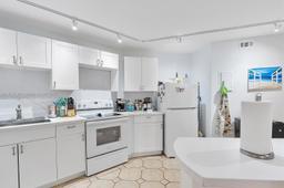 Picture of 600 Parkview Dr # 911, Hallandale Beach, FL 33009