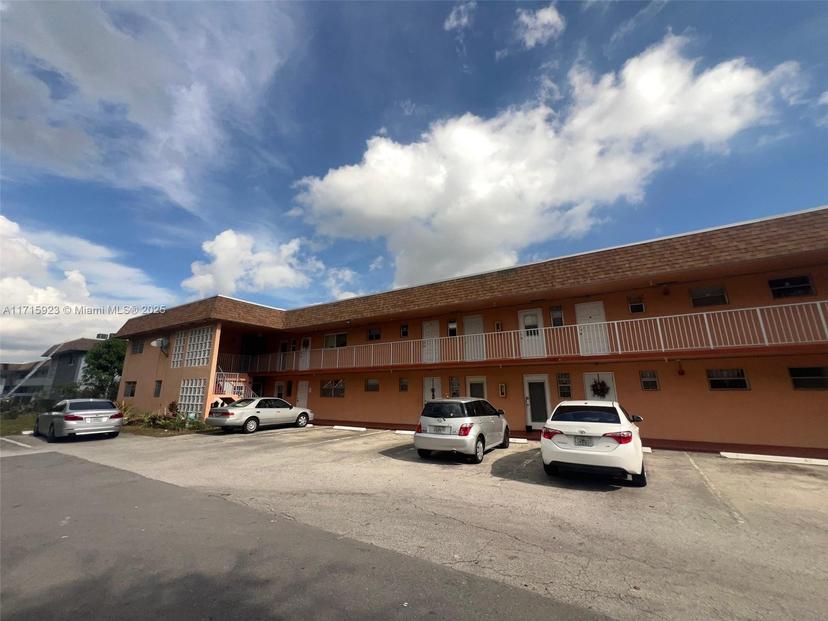 Picture of 19105 NE 2Nd Ave # 2114, Miami FL 33179
