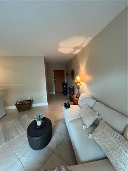 Picture of 2920 SW 28Th Ter # 407, Coconut Grove, FL 33133