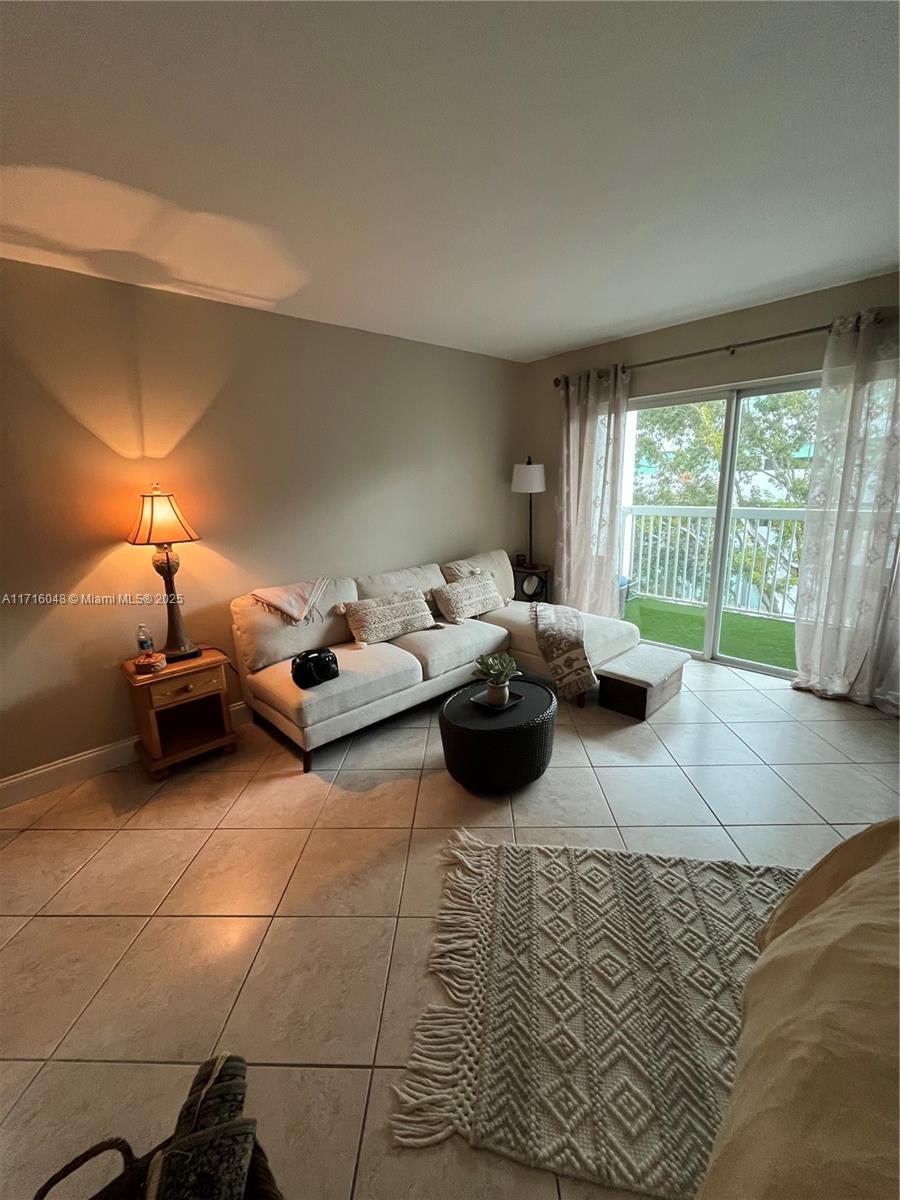 Picture of 2920 SW 28Th Ter # 407, Coconut Grove, FL 33133