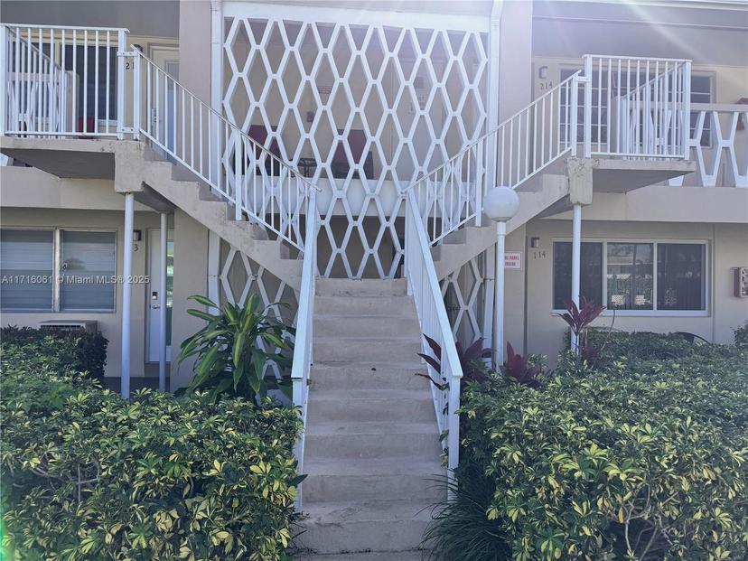 Picture of 900 Atlantic Shores Blvd # 111, Hallandale Beach FL 33009