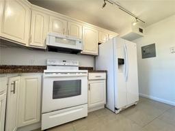 Picture of 7765 SW 86Th St # 102, Miami, FL 33143