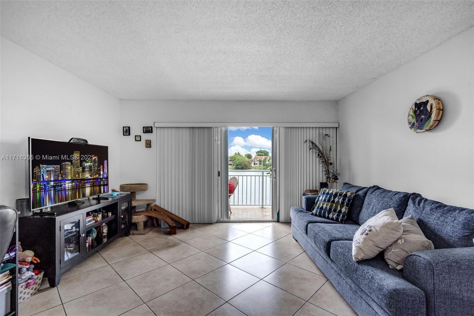 Picture of 9363 Fontainebleau Blvd # H207, Miami, FL 33172