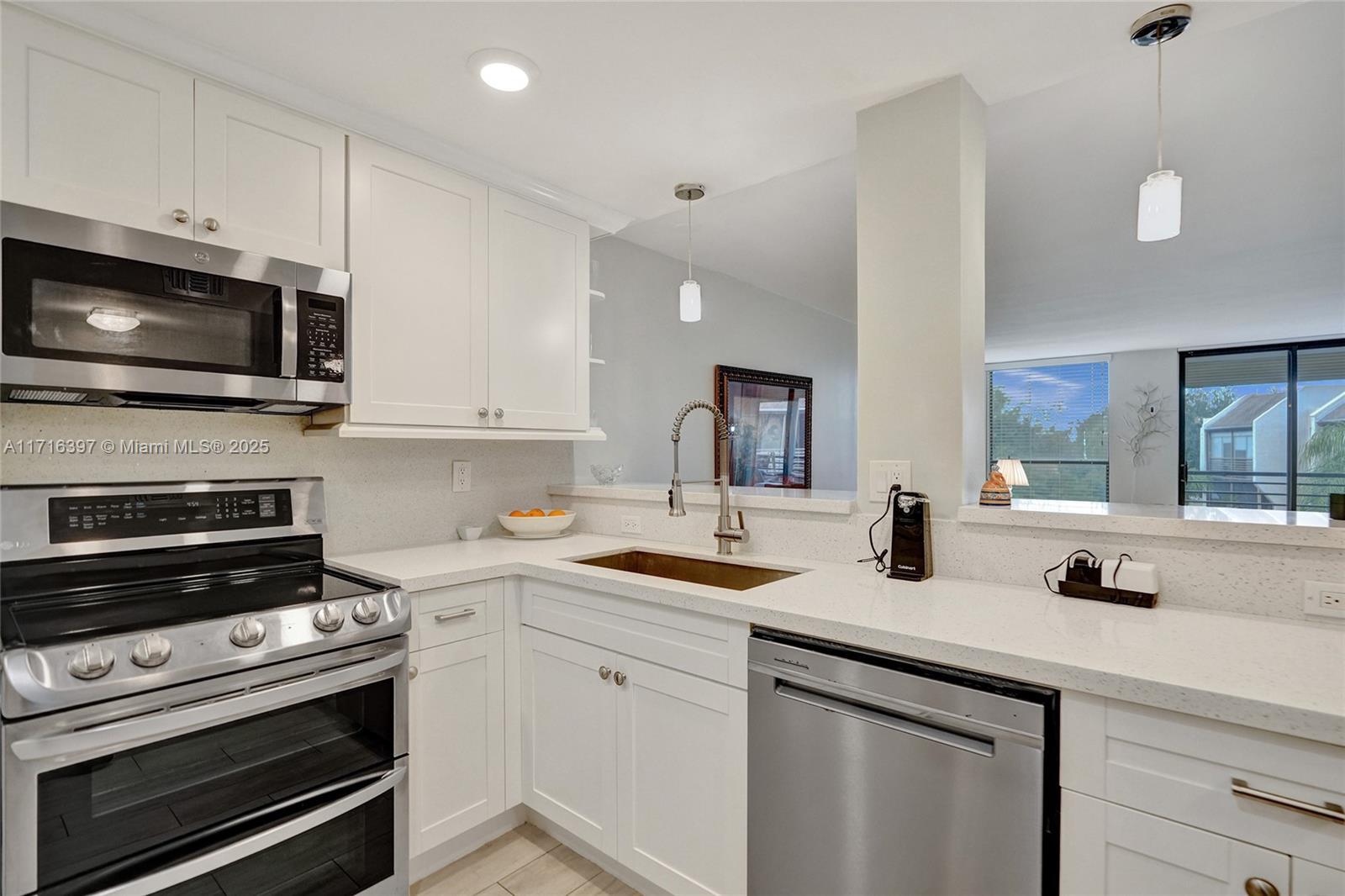 Picture of 6301 N University Dr # 302, Tamarac, FL 33321