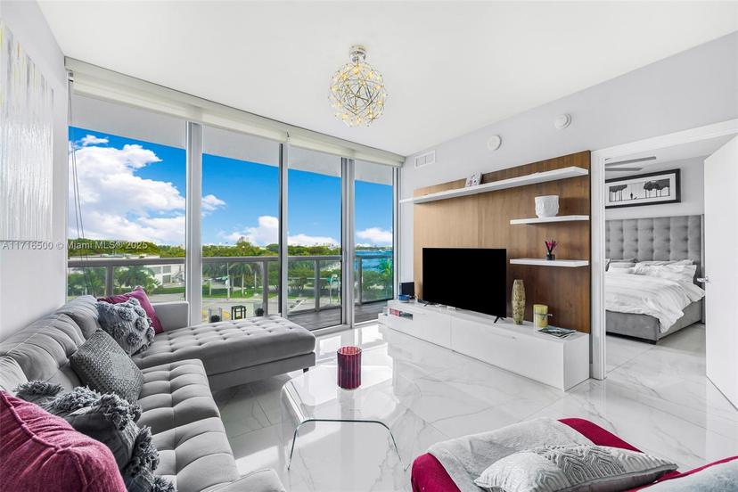 Picture of 888 Biscayne Blvd # 411, Miami FL 33132