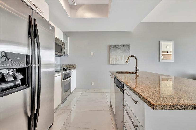 Picture of 888 Biscayne Blvd # 411, Miami FL 33132