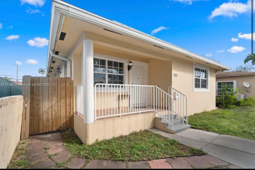 Picture of 701 NE 6Th St, Hallandale Beach FL 33009