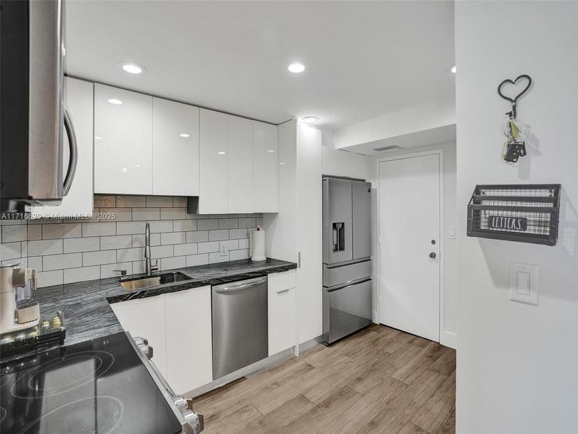 Picture of 4200 Hillcrest Dr # 717, Hollywood FL 33021