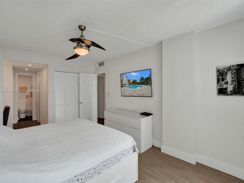 Picture of 4200 Hillcrest Dr # 717, Hollywood FL 33021